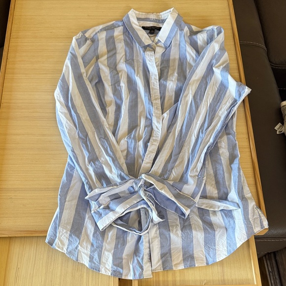 Banana Republic Blue and White Striped Casual Shirt - Picture 1 of 2